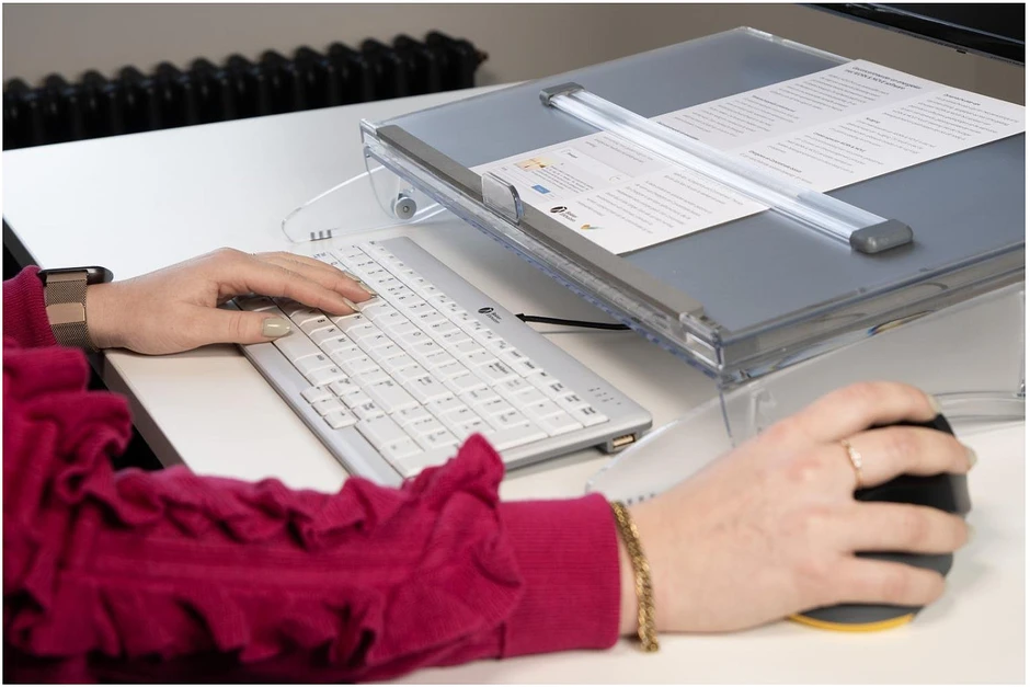 Bakker Elkhuizen BakkerElkhuizen Laikiklis na dokumenty FlexDesk 640 ComfortRead retail