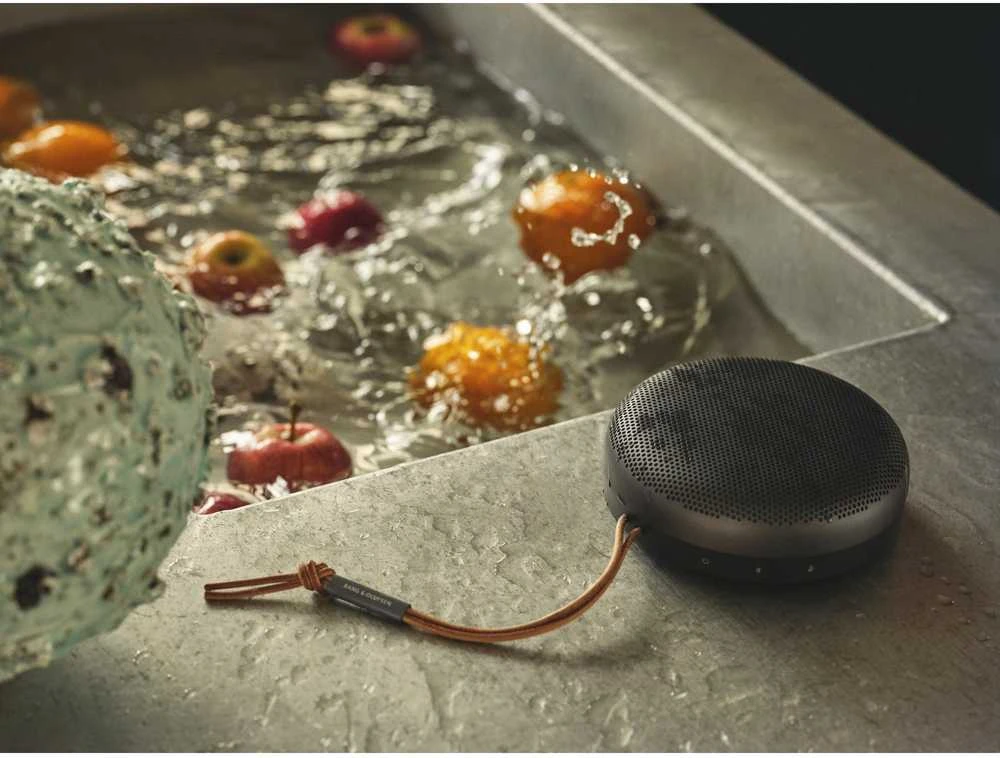 Bang & Olufsen Beosound A1 2nd Gen Nešiojama belaidė Bluetooth kolonėlė su balso asistentu, Juodos antracito spalvos