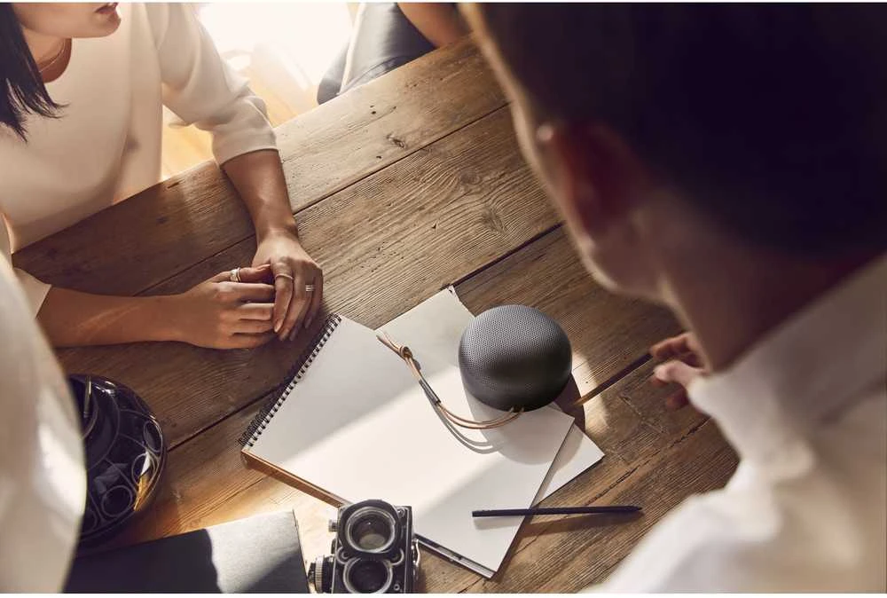 Bang & Olufsen Beosound A1 2nd Gen Nešiojama belaidė Bluetooth kolonėlė su balso asistentu, Juodos antracito spalvos