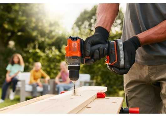 Black & Decker Juodas & Decker akumuliatorinis gręžtuvas/suktuvas, 45Nm, 18V POWERCONNECT, Juodas & Decker [BCD382D1XC-QW] 2,0Ah