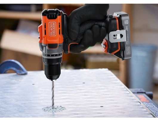 Black & Decker Juodas & Decker akumuliatorinis gręžtuvas/suktuvas, 45Nm, 18V POWERCONNECT, Juodas & Decker [BCD382D1XC-QW] 2,0Ah
