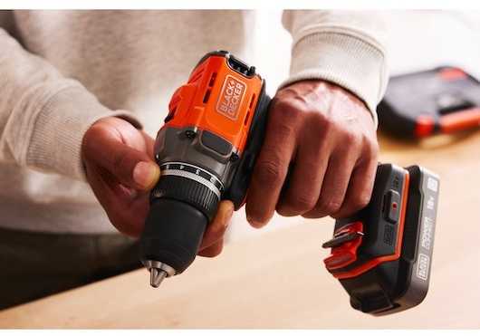 Black & Decker Juodas & Decker akumuliatorinis gręžtuvas/suktuvas, 45Nm, 18V POWERCONNECT, Juodas & Decker [BCD382D1XC-QW] 2,0Ah