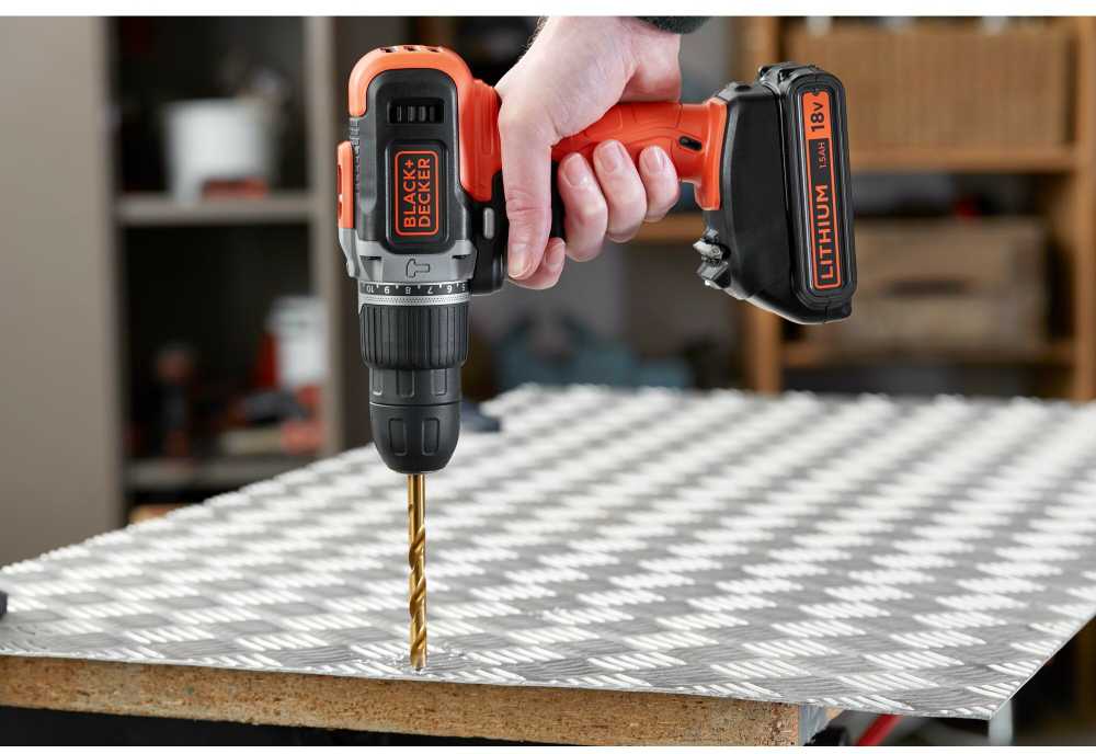 Black & Decker Juodas & Decker Suktuvas-gręžtuvas Juodas & Decker BCD001C1-QW; 18 V; 1x1,5 Ah akum.+ pakrovėjas