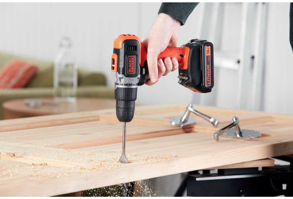 Black & Decker Juodas & Decker Suktuvas-gręžtuvas Juodas & Decker BCD001C1-QW; 18 V; 1x1,5 Ah akum.+ pakrovėjas