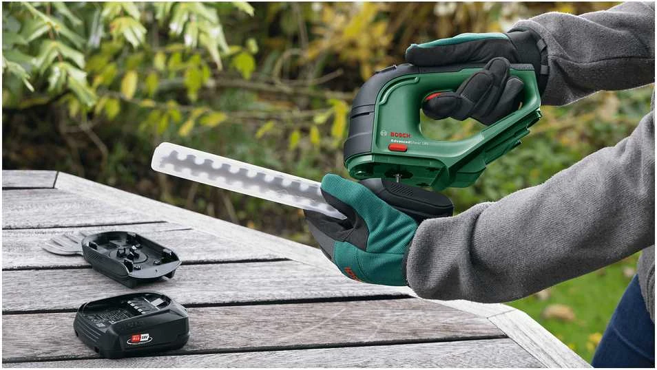 Krūmų ir žolės akumuliatorinių žirkių rinkinys Bosch Advanced Shear 18V-10 Be akumuliatoriaus ir kroviklio