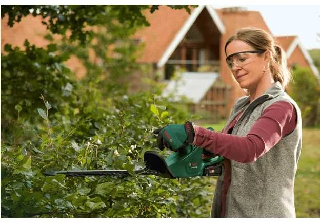 Bosch Akumuliatorinis gyvatvorių žirklės EasyHedgeCut18V-52-13 be akumuliatoriaus ir kroviklio