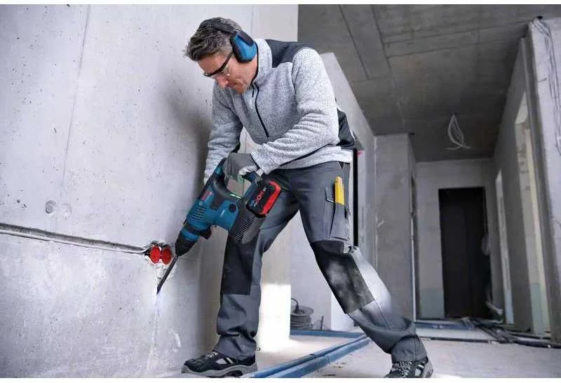 Bosch GBH 18V-34 CF, CC be akumuliatoriaus ir kroviklio