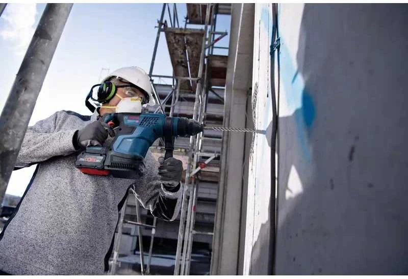 Bosch GBH 18V-34 CF, CC be akumuliatoriaus ir kroviklio