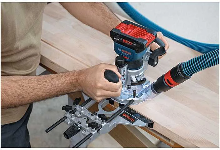 Frezeris Bosch GKF 18V-8 komplektas (8 mm įvorė, įleidžiamas pagrindas, pagrindas), LB