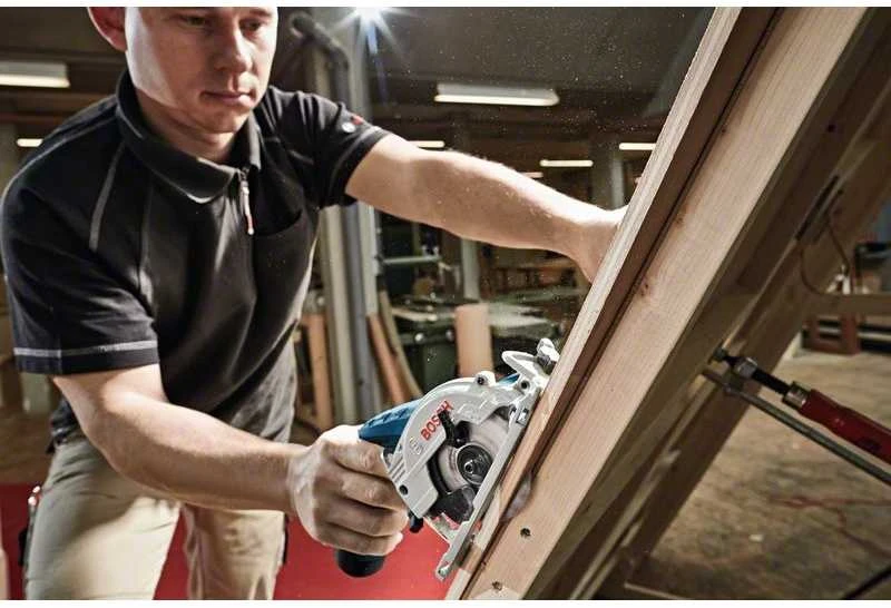 Akumuliatorinis diskinis pjūklas Bosch GKS 12V-26, LB 2x3.0, 12V-40