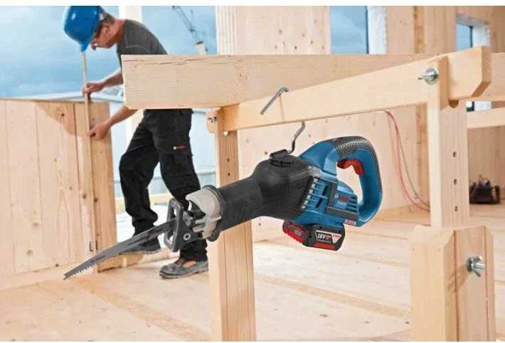 Bosch GSA 18V-32, CC be akumuliatoriaus ir kroviklio