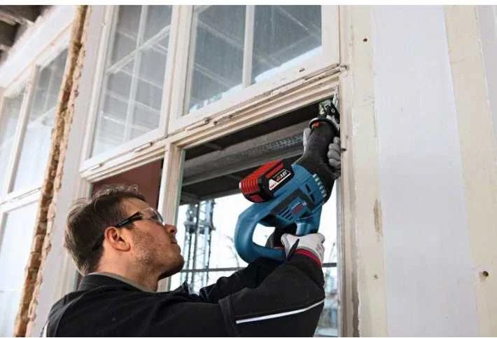 Bosch GSA 18V-32, CC be akumuliatoriaus ir kroviklio