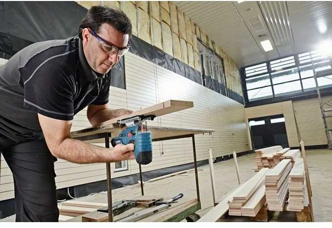 Bosch Akumuliatorinis siaurapjūklis GST 12V-70, be akumuliatoriaus ir kroviklio
