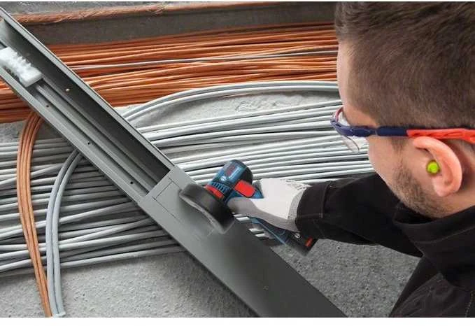Bosch Akumuliatorinis kampinis šlifuoklis GWS 12V-76 V-EC (be baterijų ir įkroviklio)