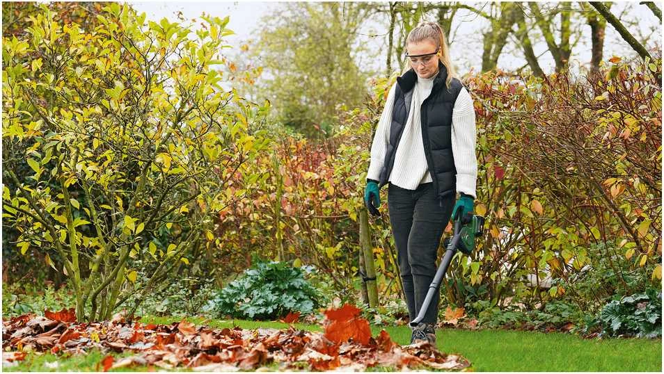 Lapų pūstuvas Bosch UniversalLeafBlower, 18V-130, (1x2,5Ah)