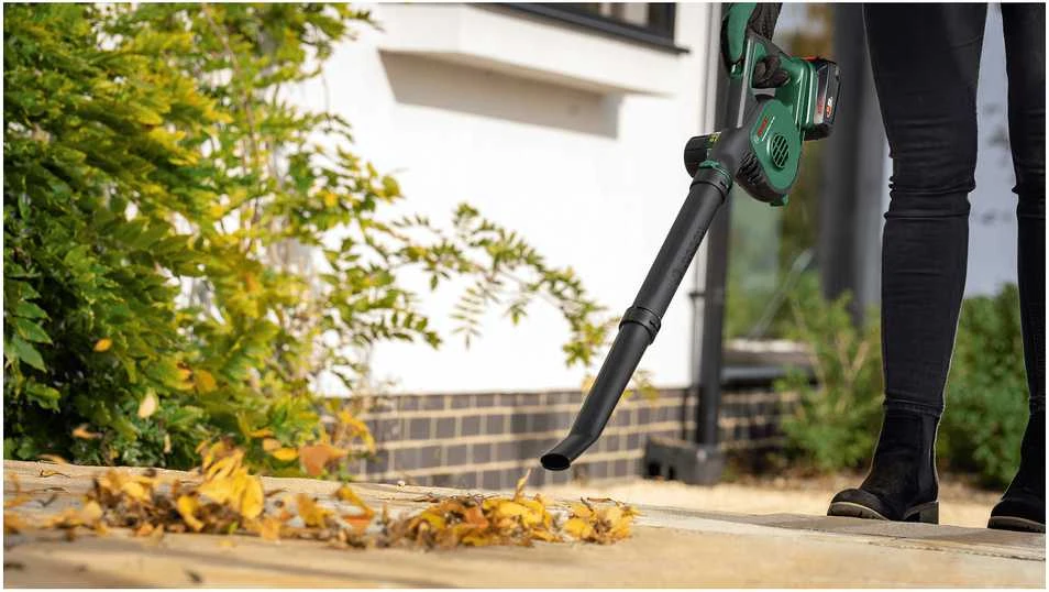 Lapų pūstuvas Bosch UniversalLeafBlower, 18V-130, (1x2,5Ah)