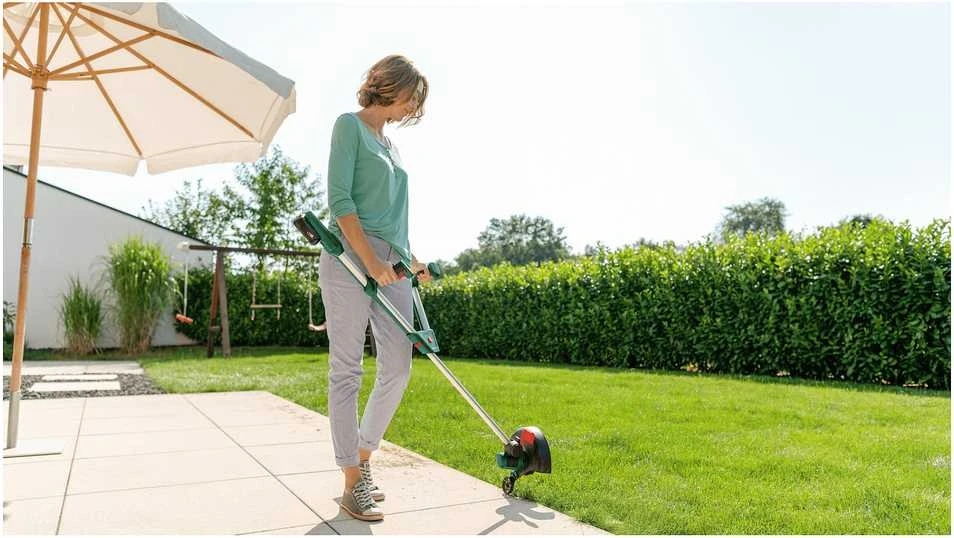 Bosch UniversalGrassCut 18V-26 Akumuliatorinis Trimeris (Be akumuliatoriaus ir kroviklio)