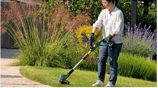 Akumuliatorinė žoliapjovė Bosch Universal GrassCut 18V-26-500, 1x2.0Ah, 06008C1F00