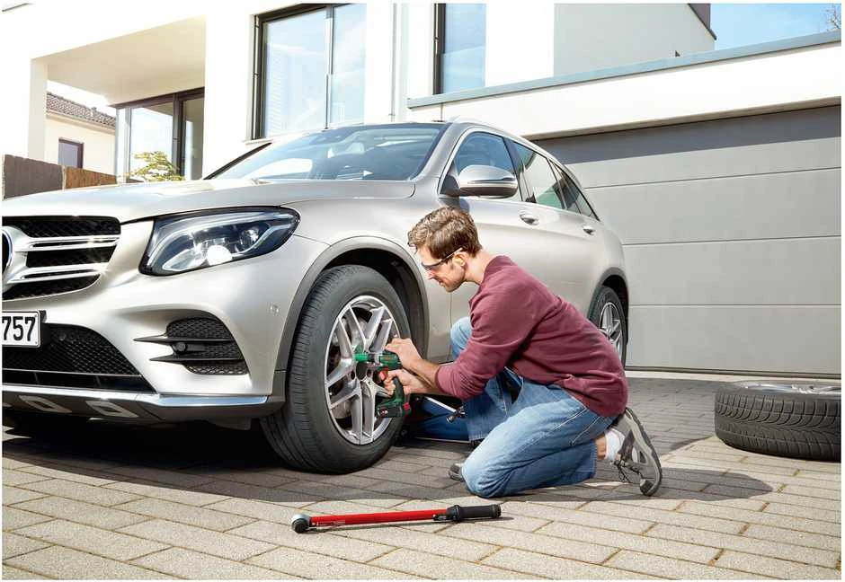 Bosch smūginis veržliasukis UniversalImpactDrive 18V-350 be akumuliatoriaus ir kroviklio + 3 sukimo galvutės