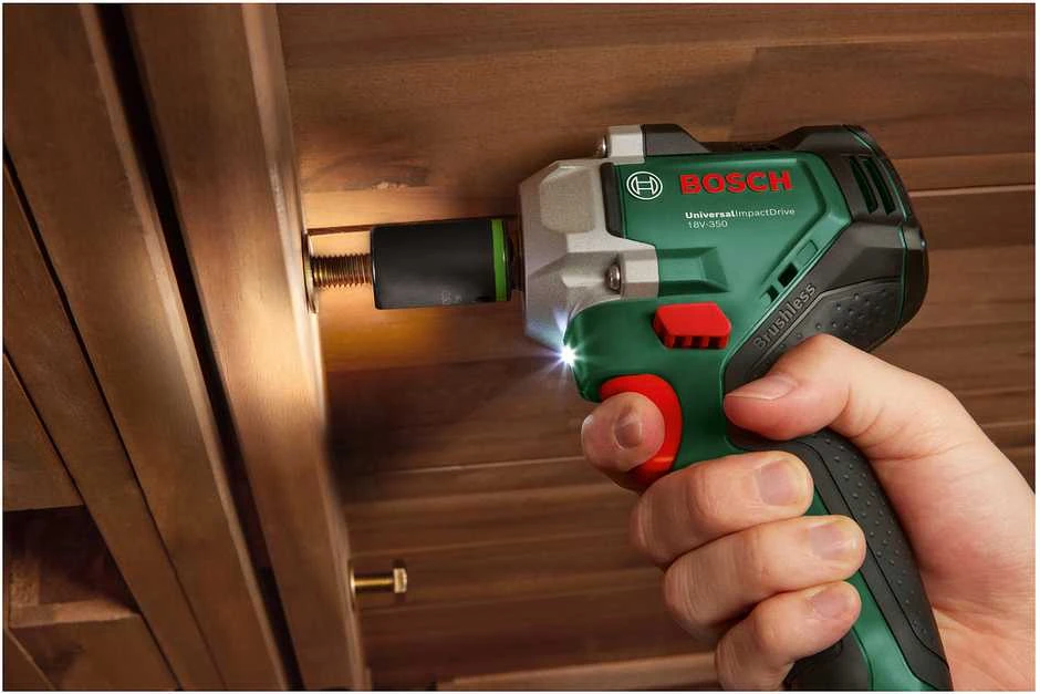 Bosch smūginis veržliasukis UniversalImpactDrive 18V-350 be akumuliatoriaus ir kroviklio + 3 sukimo galvutės