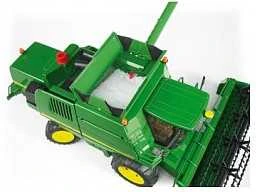 Žaislinis kombainas Bruder John Deere (02132)