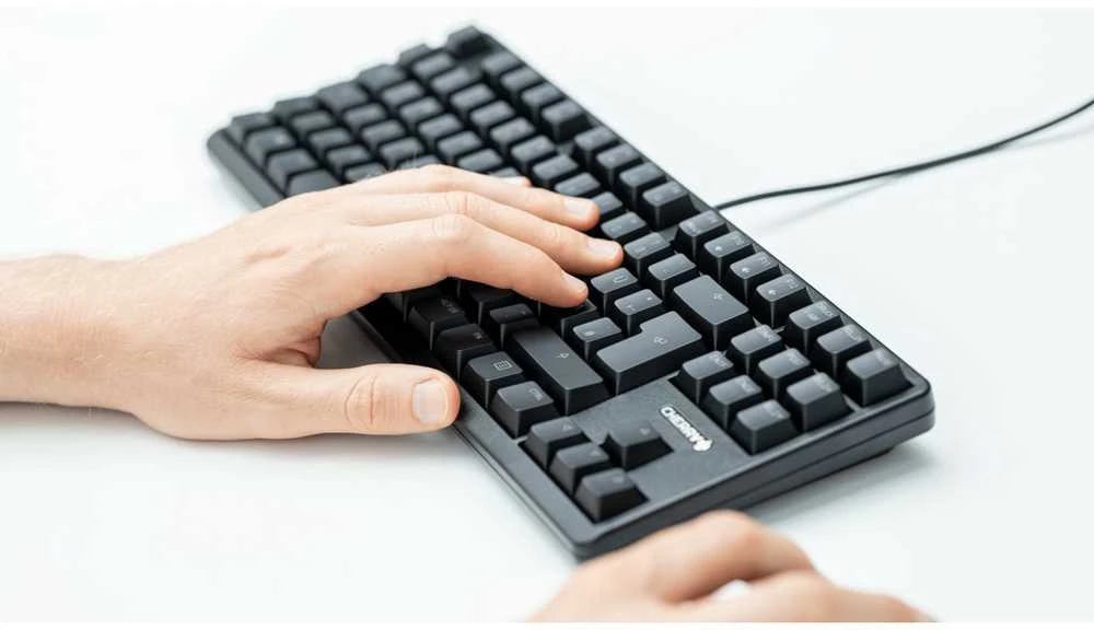 Klaviatūra CHERRY G80-3000N RGB TKL MX tylūs raudoni jungikliai, DE-išdėstymas, juodas
