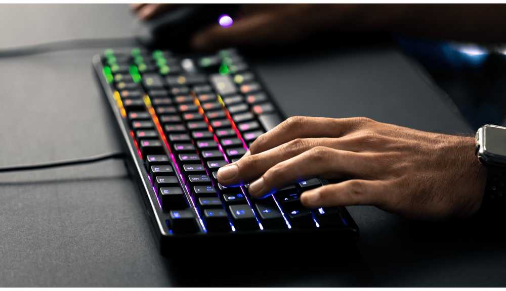 Klaviatūra CHERRY G80-3000N RGB TKL MX tylūs raudoni jungikliai, EU-išdėstymas, juodas