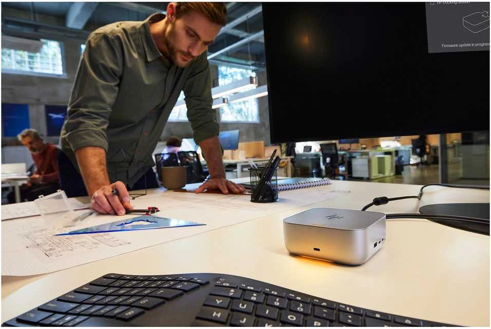 HP „Thunderbolt 4 Ultra Dock G6“ 280 W su kombinuotu kabeliu - 5x USB-A, 2x USB-C, 1x USB-C „Thunderbolt 4“, 2x DisplayPort, 1x HDMI, 1x RJ-45, „Meteor Sidabrinis“, 3 metai