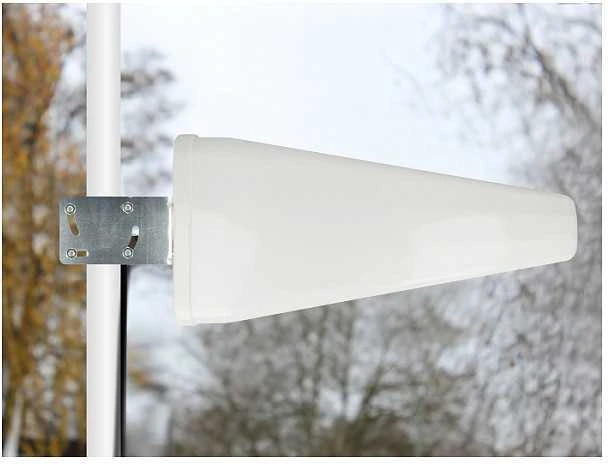 Delock LTE Antenne SMA Stecker 9 - 11 dB direktional mit Anschlusskabel