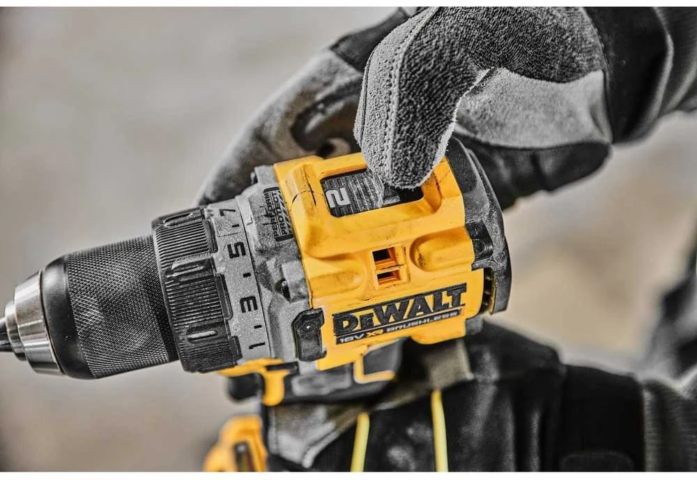 DeWalt suktuvas - gręžtuvas  DCD800NT 18V 90Nm BL TSTAK be akumuliatoriaus ir kroviklio
