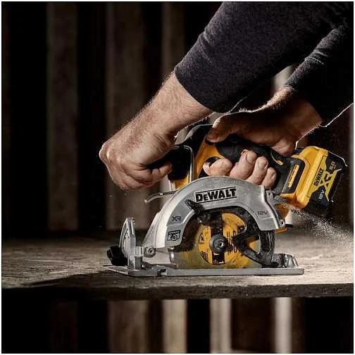 Akumuliatorinis diskinis pjūklas DeWalt DCS512P2-QW; 12 V; 2x5,0 Ah akum.
