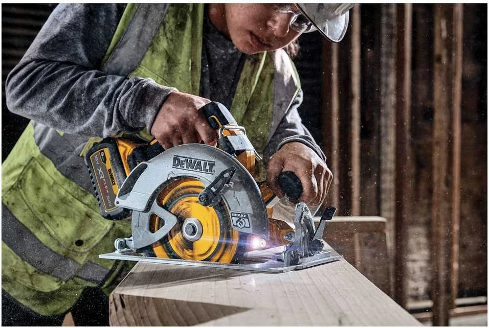 DeWalt akumuliatorinis diskinis pjūklas DCS573NT, 190mm, TSTAK lagaminas be akumuliatoriaus ir kroviklio