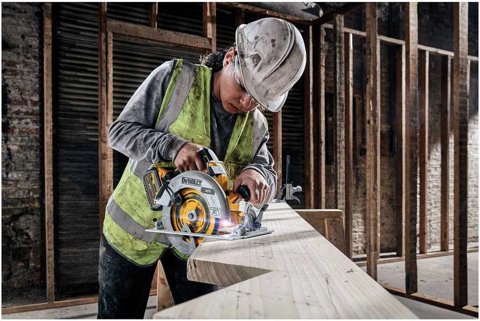 DeWalt akumuliatorinis diskinis pjūklas DCS573NT, 190mm, TSTAK lagaminas be akumuliatoriaus ir kroviklio