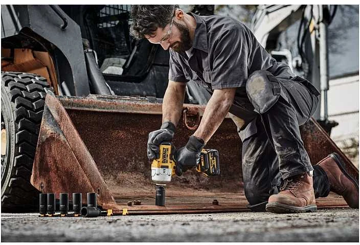 Smūginis veržliasūkis DeWalt DCF961NT-XJ; 18 V (be akumuliatoriaus ir pakrovėjo)