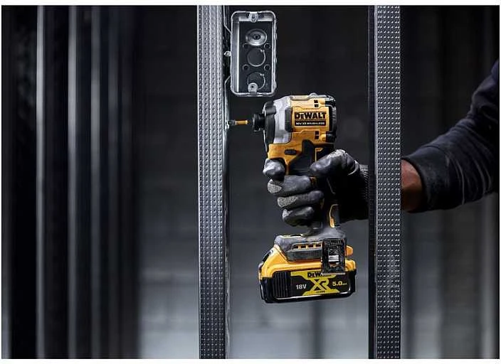 Akumuliatorinis smūginis suktuvas DEWALT 18V DCF850N-XJ be akumuliatoriaus ir kroviklio