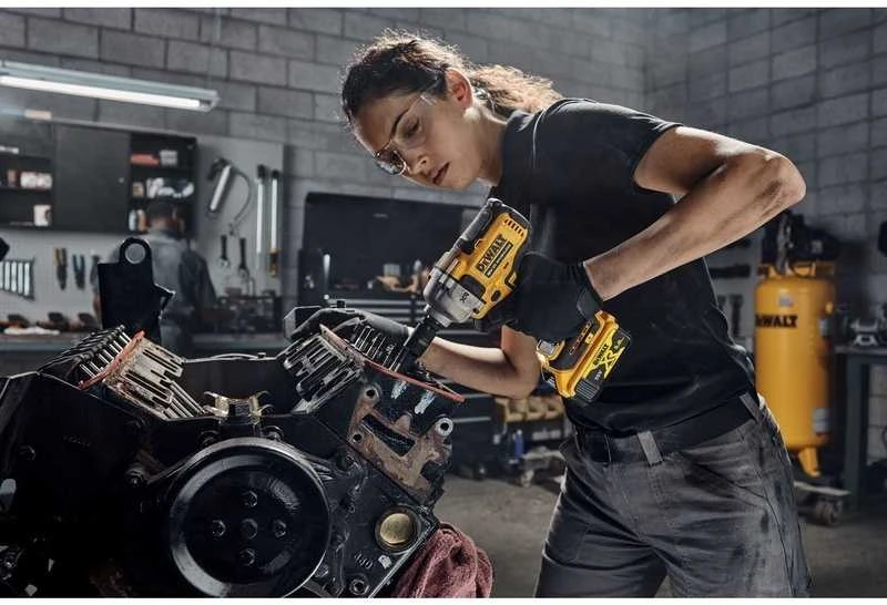 Smūginis veržliasukis DeWalt DCF892P2T-QW; 18 V; 2x5,0 Ah akum.