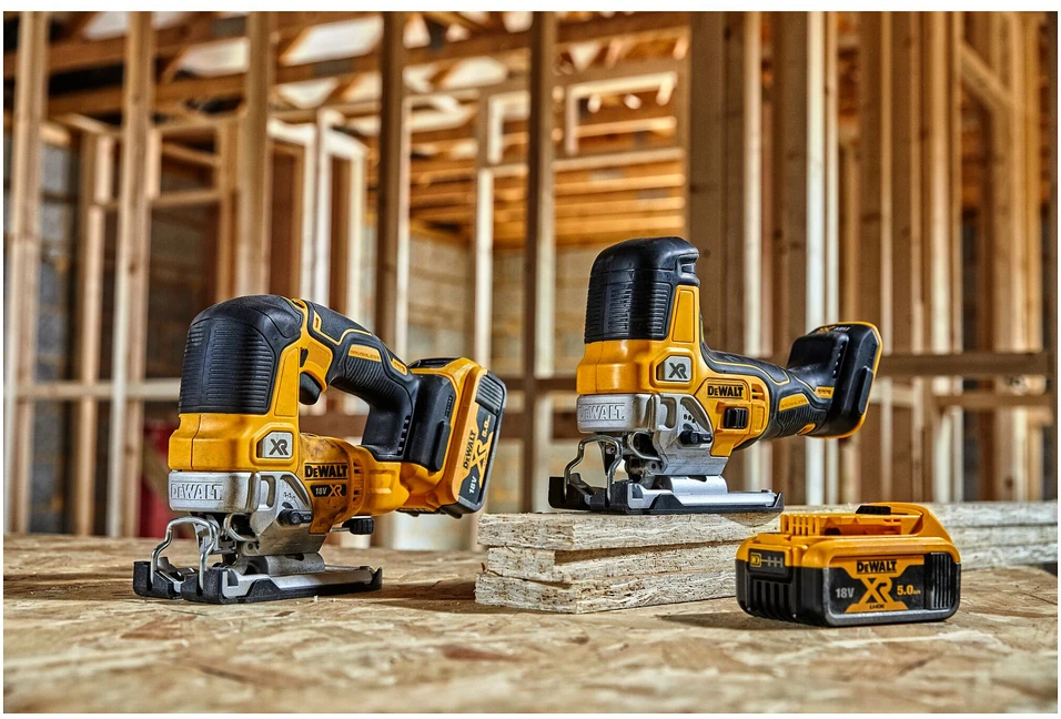 Akumuliatorinis siaurapjūklis DeWalt DCS335N-XJ (be akumuliatoriaus ir įkroviklio)