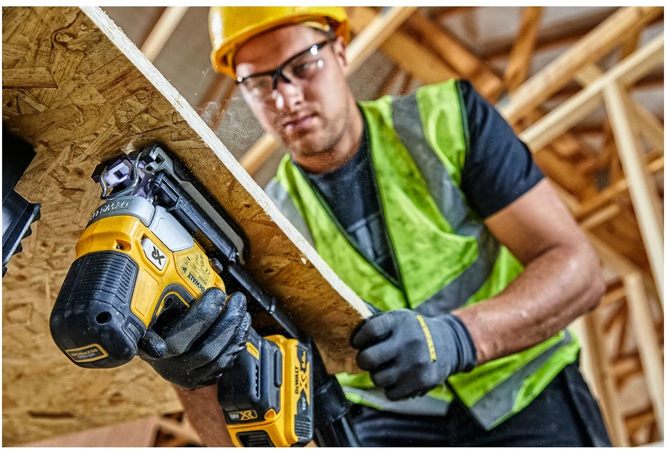 Akumuliatorinis siaurapjūklis DeWalt DCS335N-XJ (be akumuliatoriaus ir įkroviklio)