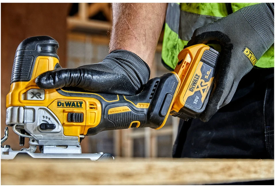 Akumuliatorinis siaurapjūklis DeWalt DCS335N-XJ (be akumuliatoriaus ir įkroviklio)