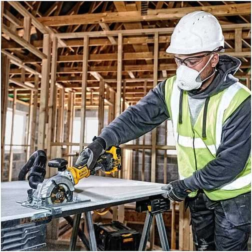DEWALT diskinis pjūklas DCS571N 115 mm 18V be akumuliatoriaus ir kroviklio