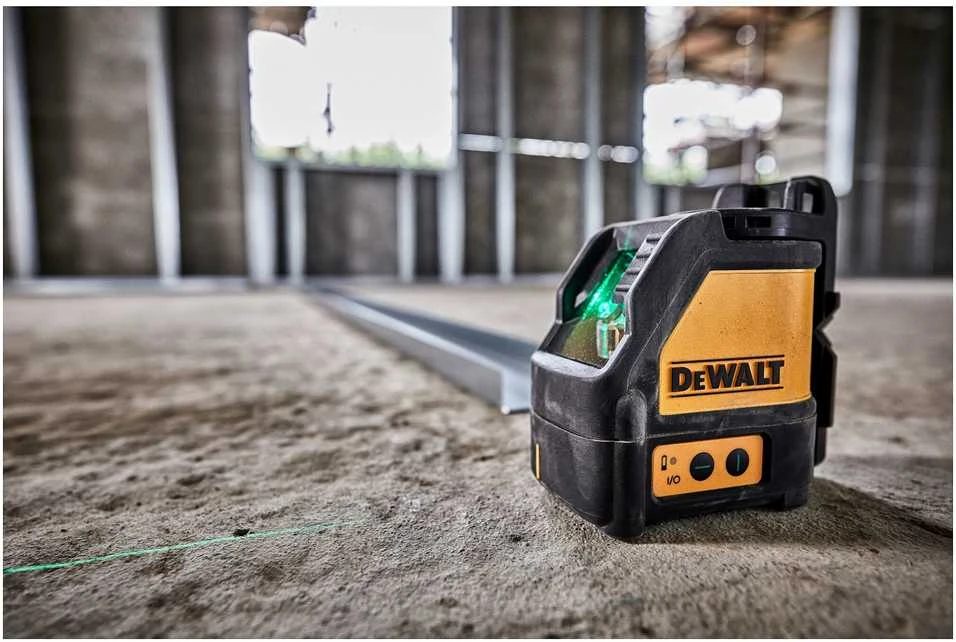 Savaime susireguliuojantis kryžminių linijų lazeris DeWalt DW088CG, žalio spindulio