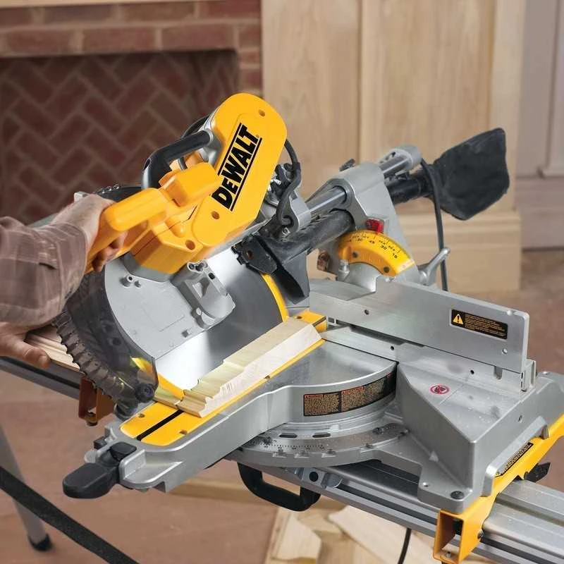 Skersinio pjovimo staklės DeWalt DWS780-QS (1675W, 305 mm)