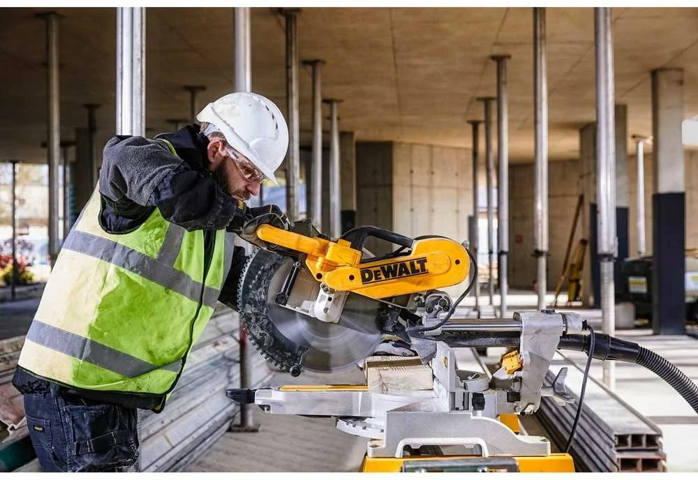 Skersinio pjovimo staklės DeWalt DWS780-QS (1675W, 305 mm)