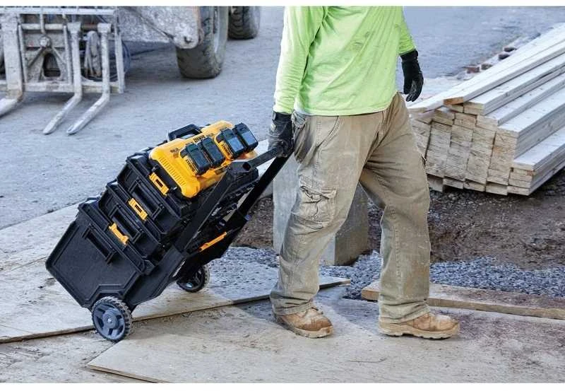 DEWALT keturvietis Įkroviklis DCB104 XR 8A