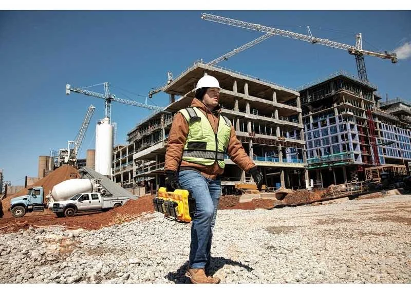 DEWALT keturvietis Įkroviklis DCB104 XR 8A
