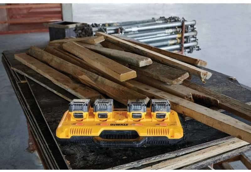 DEWALT keturvietis Įkroviklis DCB104 XR 8A