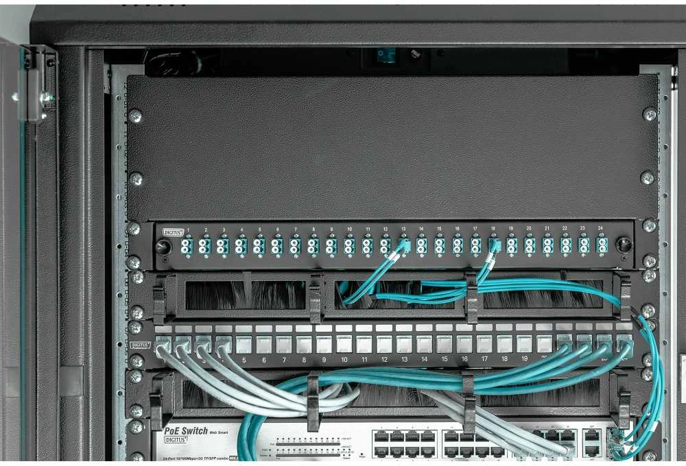 DIGITUS Abdeckplatte 3HE Blindabdeckung 483mm juodas