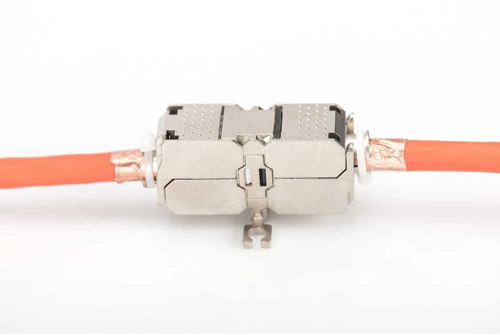 Assmann Electronic „Assmann“ elektroninė DIGITUS lauko užbaigimo mova CAT 6A 500 MHz, skirta AWG 22-26 visiškai ekranuotai trapecinio dizaino 26x35x80 mm