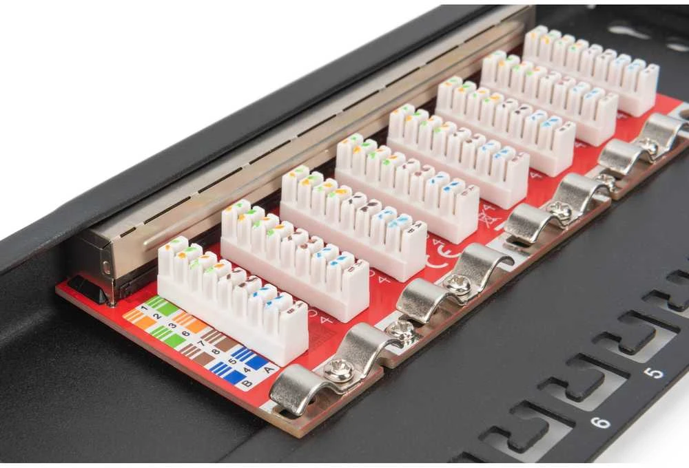 DIGITUS Cat.6A Slim Patch Panel, gesch.,8-Port, 0,5 HE, 10