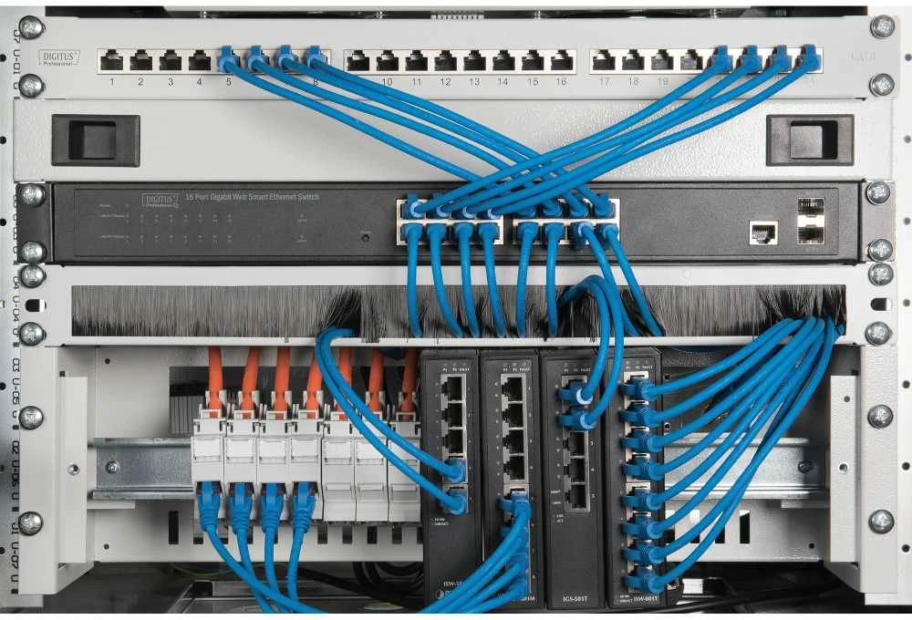 Digitus DN-19-DIN-3U komutacinės spintos priedas Stovo bėgelis